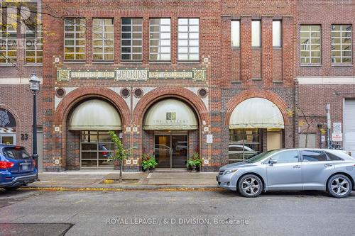 1001 - 25 Grenville Street, Toronto, ON - Outdoor With Facade