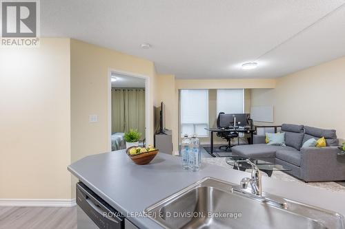 1001 - 25 Grenville Street, Toronto, ON - Indoor