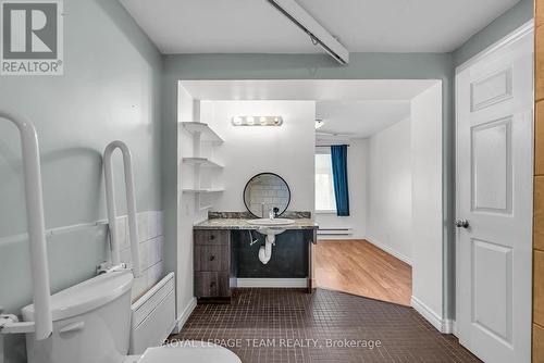 1910 River Road, North Grenville, ON - Indoor Photo Showing Bathroom