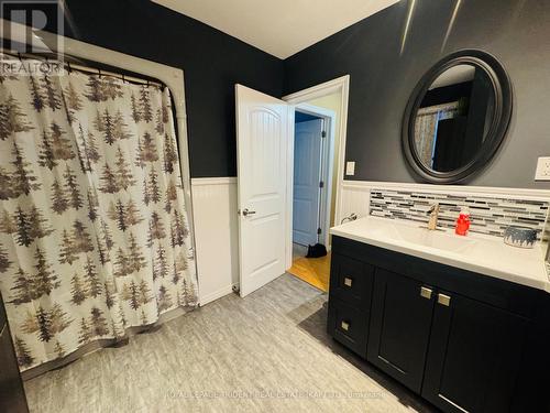 14 Ottawa Street, Kapuskasing, ON - Indoor Photo Showing Bathroom