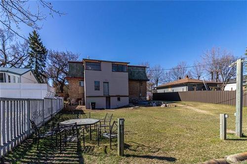 113 Princess Avenue E, Brandon, MB - Outdoor