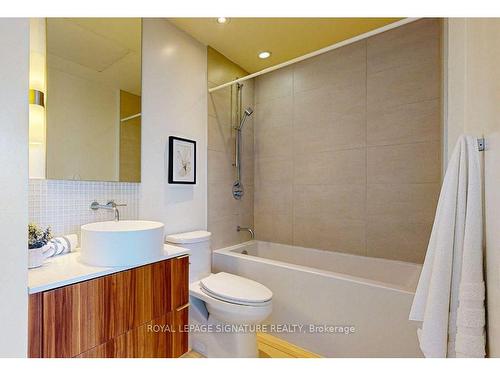 1307-185 Roehampton Ave, Toronto, ON - Indoor Photo Showing Bathroom