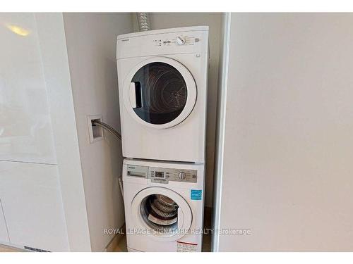 1307-185 Roehampton Ave, Toronto, ON - Indoor Photo Showing Laundry Room