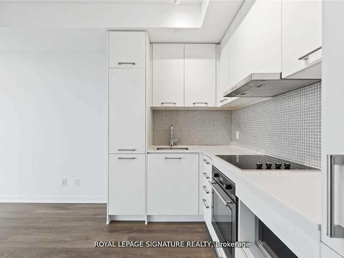 1708-87 Peter St, Toronto, ON - Indoor Photo Showing Kitchen With Upgraded Kitchen