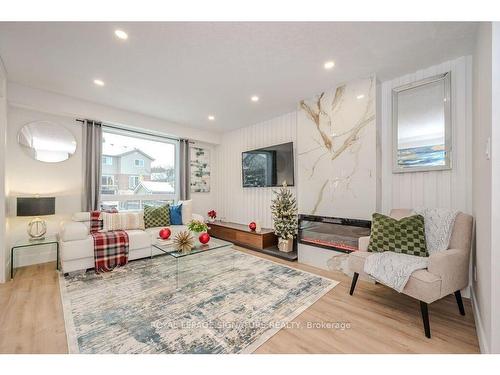 53 Deerpath Dr, Guelph, ON - Indoor Photo Showing Living Room