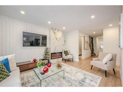 53 Deerpath Dr, Guelph, ON - Indoor Photo Showing Living Room