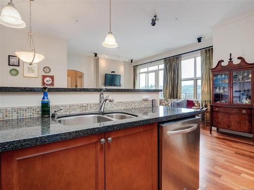 409-1620 Mckenzie Ave, Saanich, BC - Indoor Photo Showing Kitchen With Double Sink