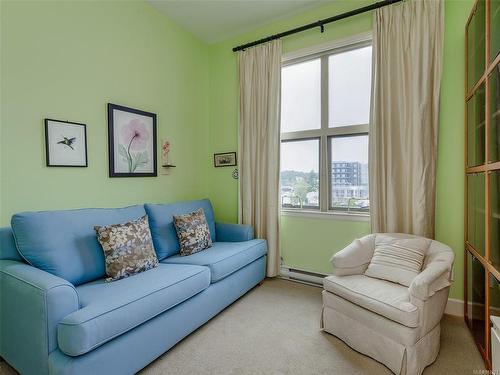 409-1620 Mckenzie Ave, Saanich, BC - Indoor Photo Showing Living Room