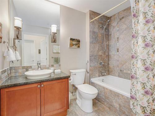 409-1620 Mckenzie Ave, Saanich, BC - Indoor Photo Showing Bathroom