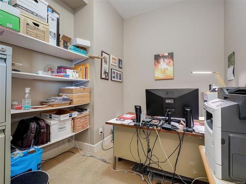 409-1620 Mckenzie Ave, Saanich, BC - Indoor Photo Showing Office