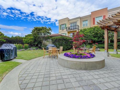 409-1620 Mckenzie Ave, Saanich, BC - Outdoor