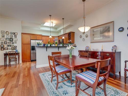 409-1620 Mckenzie Ave, Saanich, BC - Indoor Photo Showing Dining Room