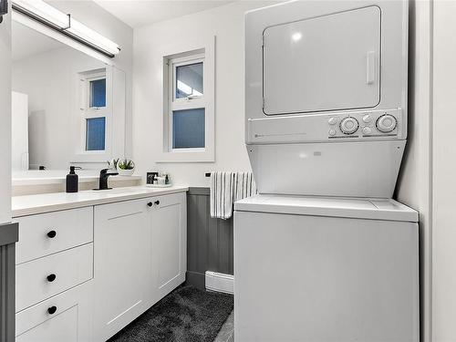 641 Strandlund Ave, Langford, BC - Indoor Photo Showing Laundry Room