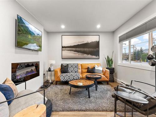 641 Strandlund Ave, Langford, BC - Indoor Photo Showing Living Room With Fireplace