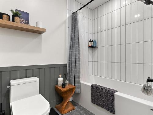 641 Strandlund Ave, Langford, BC - Indoor Photo Showing Bathroom