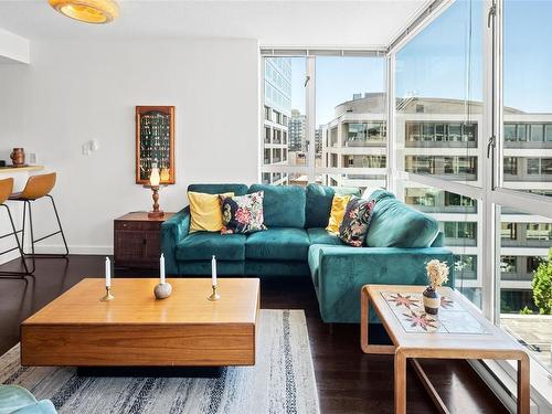 708-732 Cormorant St, Victoria, BC - Indoor Photo Showing Living Room