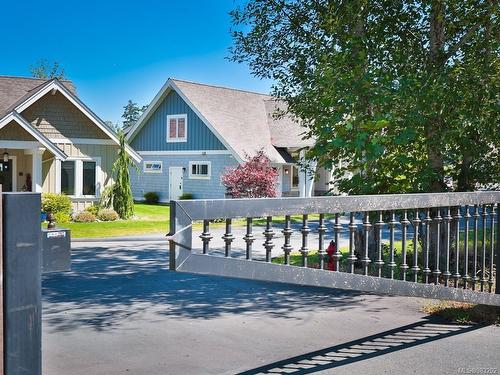 15-5251 Island Hwy West, Qualicum Beach, BC 