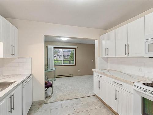 204-3108 Barons Rd, Nanaimo, BC - Indoor Photo Showing Kitchen