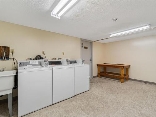 204-3108 Barons Rd, Nanaimo, BC - Indoor Photo Showing Laundry Room