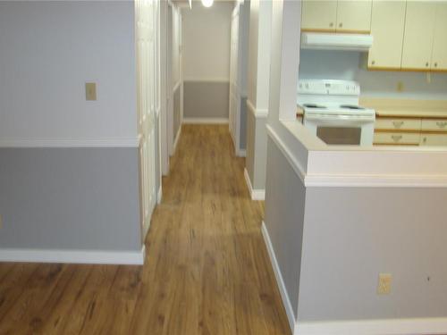 201-6715 Dover Rd, Nanaimo, BC - Indoor Photo Showing Kitchen