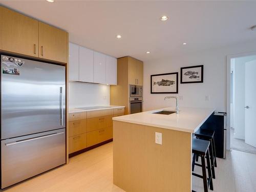 609-838 Broughton St, Victoria, BC - Indoor Photo Showing Kitchen With Stainless Steel Kitchen