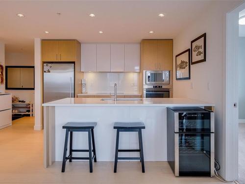 609-838 Broughton St, Victoria, BC - Indoor Photo Showing Kitchen With Stainless Steel Kitchen