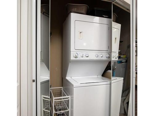 302-938 Dunford Ave, Langford, BC - Indoor Photo Showing Laundry Room