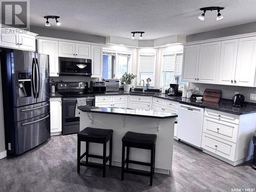 330 3Rd Street E, Annaheim, SK - Indoor Photo Showing Kitchen