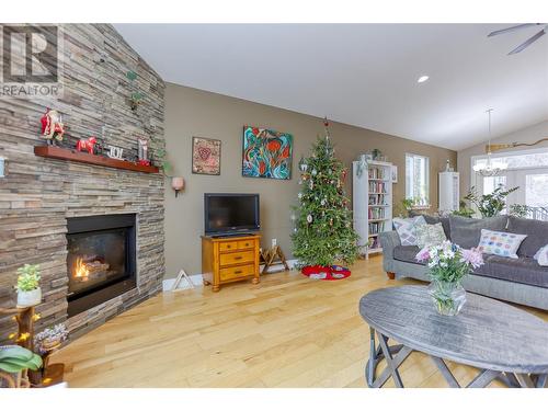 4104 16Th Avenue, Castlegar, BC - Indoor Photo Showing Living Room With Fireplace