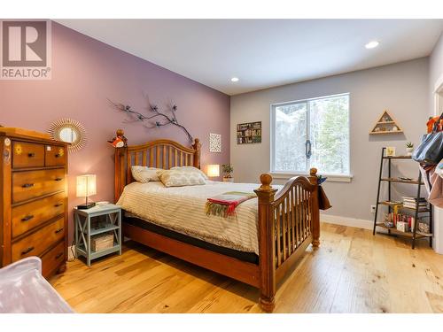 4104 16Th Avenue, Castlegar, BC - Indoor Photo Showing Bedroom