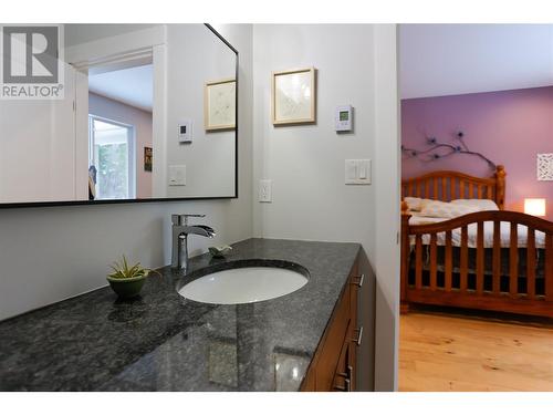 4104 16Th Avenue, Castlegar, BC - Indoor Photo Showing Bathroom