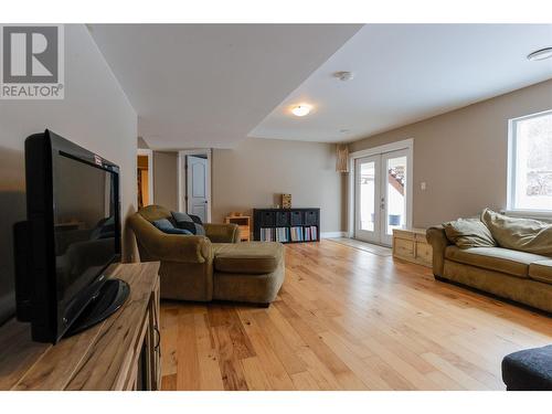 4104 16Th Avenue, Castlegar, BC - Indoor Photo Showing Living Room