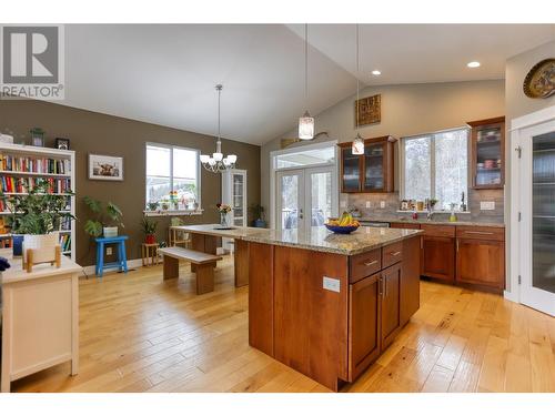 4104 16Th Avenue, Castlegar, BC - Indoor Photo Showing Kitchen