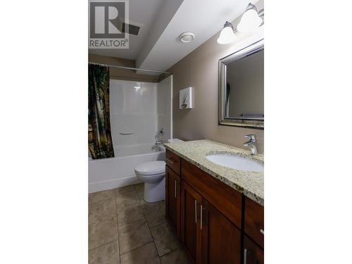 4104 16Th Avenue, Castlegar, BC - Indoor Photo Showing Bathroom