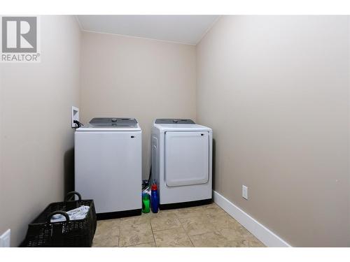 4104 16Th Avenue, Castlegar, BC - Indoor Photo Showing Laundry Room