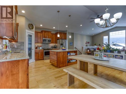 4104 16Th Avenue, Castlegar, BC - Indoor Photo Showing Kitchen With Upgraded Kitchen