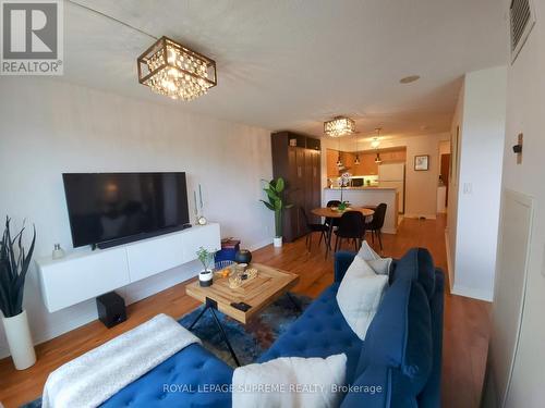 504 - 300 Bloor Street E, Toronto, ON - Indoor Photo Showing Living Room