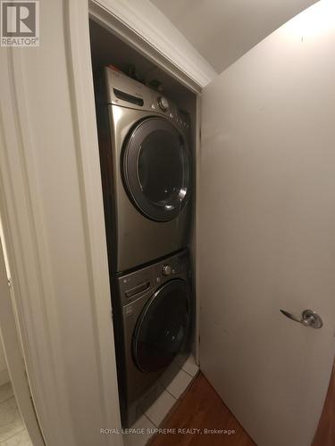 504 - 300 Bloor Street E, Toronto, ON - Indoor Photo Showing Laundry Room