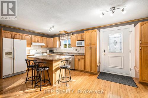 3836 Leitrim Road N, Ottawa, ON - Indoor Photo Showing Kitchen