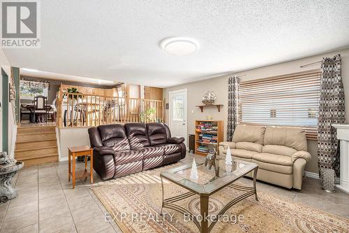 3836 Leitrim Road N, Ottawa, ON - Indoor Photo Showing Living Room