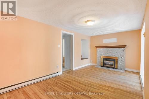 467 Edgeworth Avenue, Ottawa, ON - Indoor Photo Showing Living Room With Fireplace