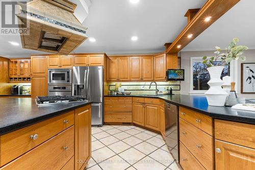 536 Riverside Drive, Ajax, ON - Indoor Photo Showing Kitchen