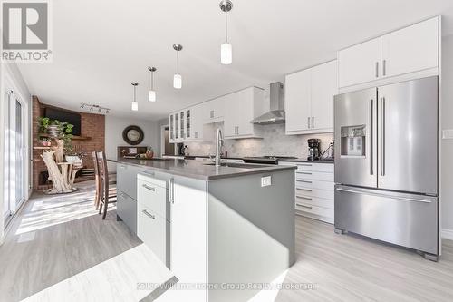 840 St George Street E, Centre Wellington (Fergus), ON - Indoor Photo Showing Kitchen With Upgraded Kitchen