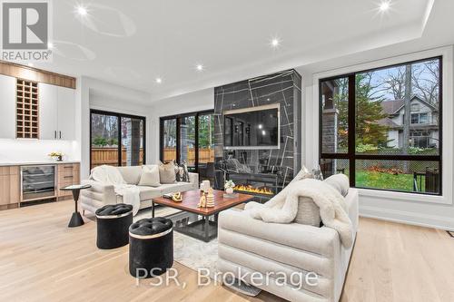 168 Kenollie Avenue, Mississauga, ON - Indoor Photo Showing Living Room