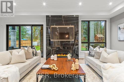 168 Kenollie Avenue, Mississauga, ON - Indoor Photo Showing Living Room