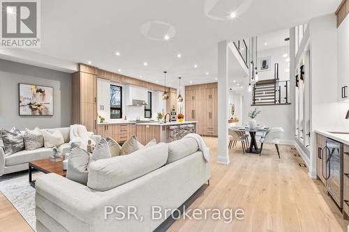 168 Kenollie Avenue, Mississauga, ON - Indoor Photo Showing Living Room