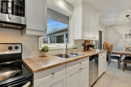 93 Crosby Drive, Kitchener, ON - Indoor Photo Showing Kitchen With Double Sink