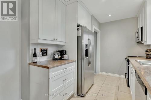 93 Crosby Drive, Kitchener, ON - Indoor Photo Showing Kitchen