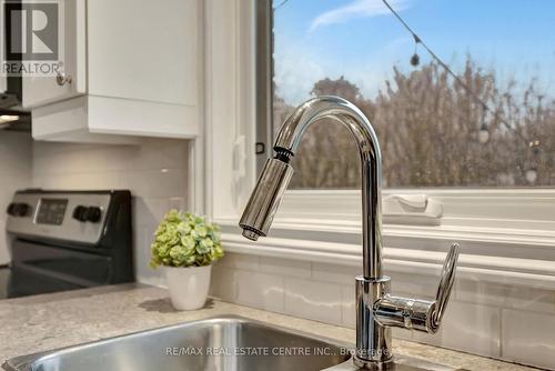 93 Crosby Drive, Kitchener, ON - Indoor Photo Showing Kitchen With Stainless Steel Kitchen