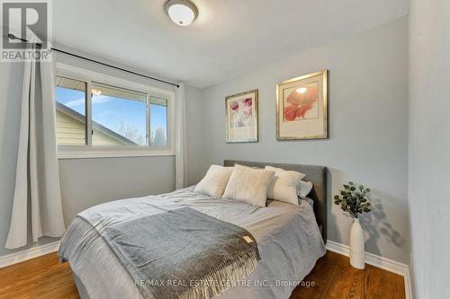 93 Crosby Drive, Kitchener, ON - Indoor Photo Showing Bedroom